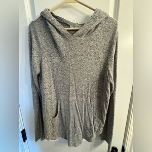 Long sleeve hooded top with front pocket